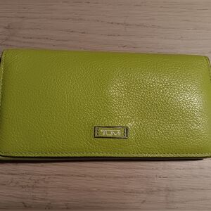 Tumi pebbled leather green wallet